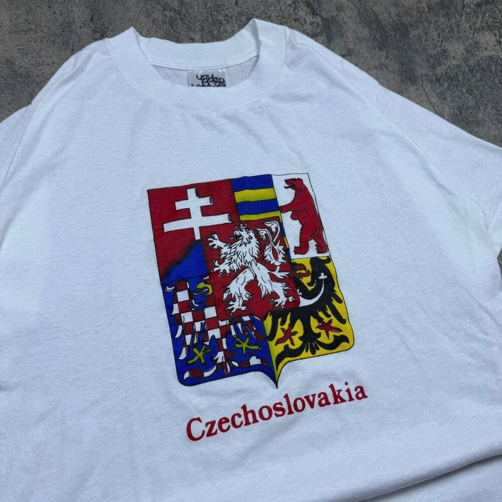 Vintage 90s Czechoslovakia Dragon Graphic T-Shirt Size Large